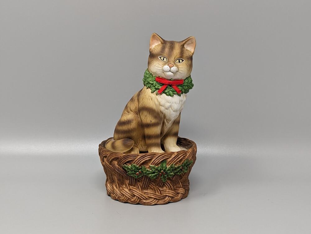 Schmid Gordon Fraser Porcelain Holiday Christmas Tabby Cat Music Box 1985 Works